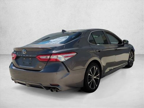 Used 2020 Toyota Camry SE FWD image 5