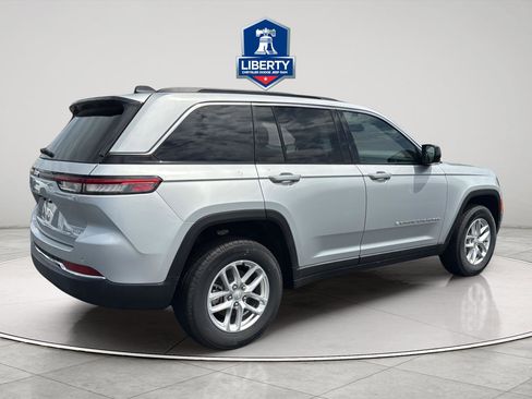 New 2025 Jeep Grand Cherokee Laredo X w/ Luxury Tech Group I AWD/4WD image 11