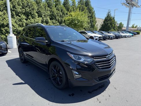 Used 2020 Chevrolet Equinox LT w/ Midnight Edition FWD image 2