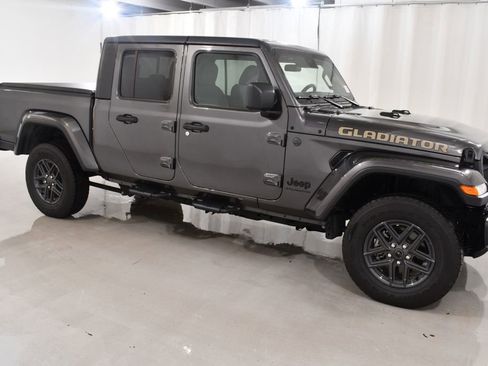 Used 2024 Jeep Gladiator Sport AWD/4WD image 5