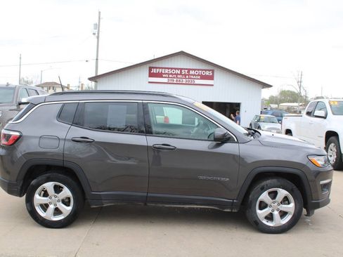 Used 2017 Jeep Compass Latitude w/ Popular Equipment Group AWD/4WD image 1