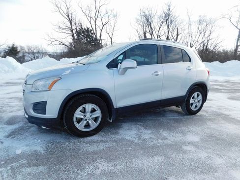 Used 2016 Chevrolet Trax LT w/ LT Convenience Package image 7
