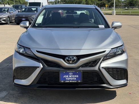Used 2024 Toyota Camry SE FWD image 3