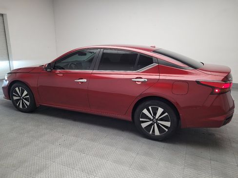 Used 2021 Nissan Altima 2.5 SV w/ SV Premium Package AWD/4WD image 3
