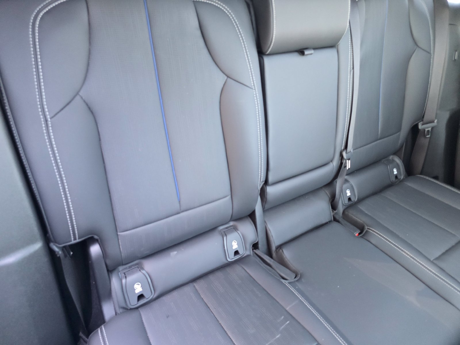 Certified 2025 Cadillac Lyriq Luxury w/ LPO, Floor Liner Package AWD/4WD image 22