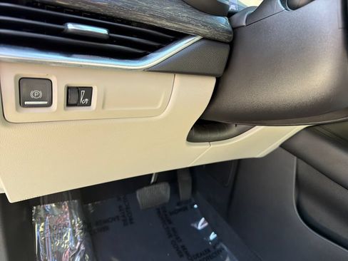 Used 2021 Cadillac XT4 Premium Luxury FWD image 20