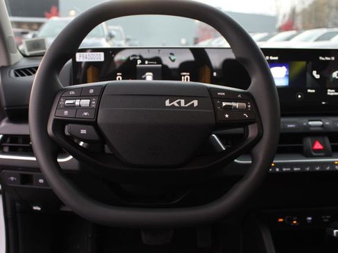 New 2025 Kia K4 LXS image 10