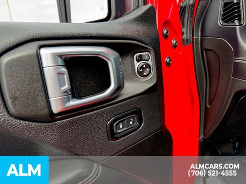Used 2025 Jeep Wrangler Unlimited Sahara AWD/4WD image 15