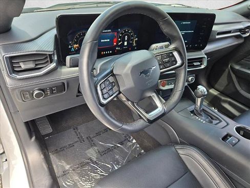 Used 2025 Ford Mustang GT Premium RWD image 9