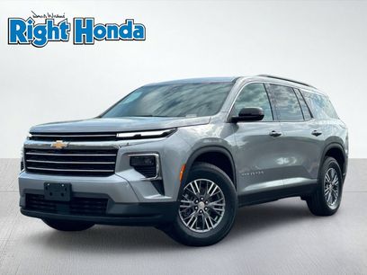 Used 2025 Chevrolet Traverse LT