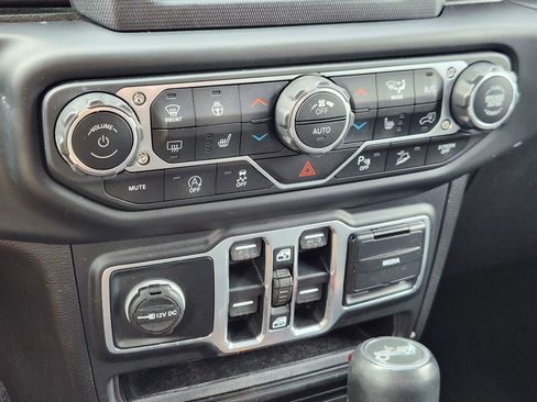 Used 2018 Jeep Wrangler Unlimited Sahara w/ Dual Top Group image 35