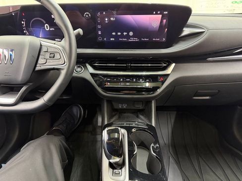 Used 2024 Buick Envista Avenir FWD image 23
