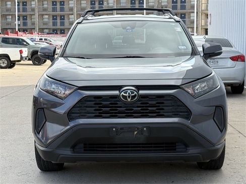 Used 2019 Toyota RAV4 LE w/ Carpet Mat Package image 8