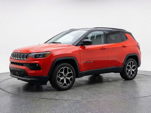Used 2025 Jeep Compass Limited image 3
