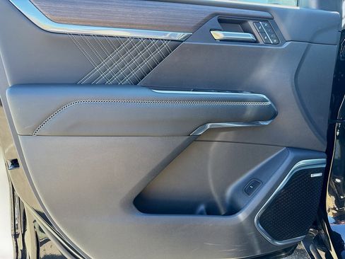 Used 2024 GMC Acadia Denali w/ LPO, Cargo Package image 24