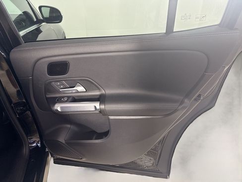 Used 2024 Mercedes-Benz EQB 300 4MATIC image 28