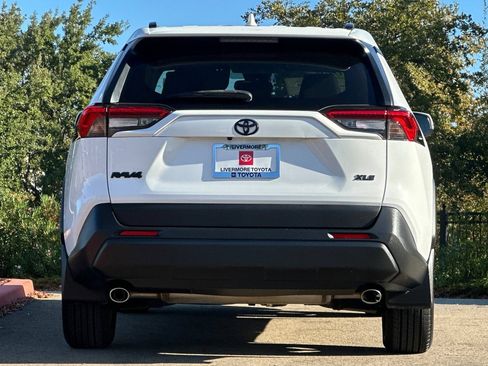 Used 2020 Toyota RAV4 XLE w/ All Weather Liner Package FWD image 5