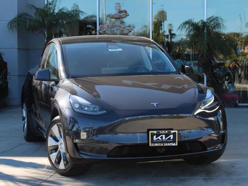 Used 2024 Tesla Model Y Long Range image 2