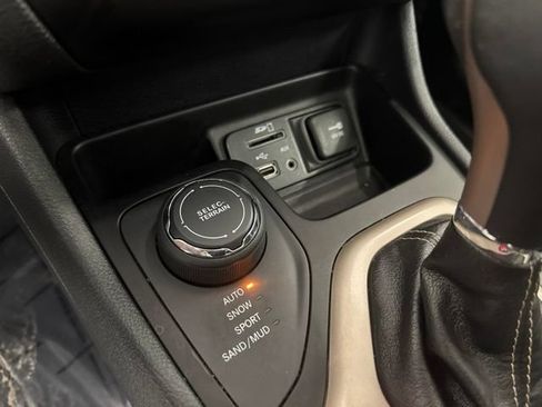 Used 2016 Jeep Cherokee Limited AWD/4WD image 42
