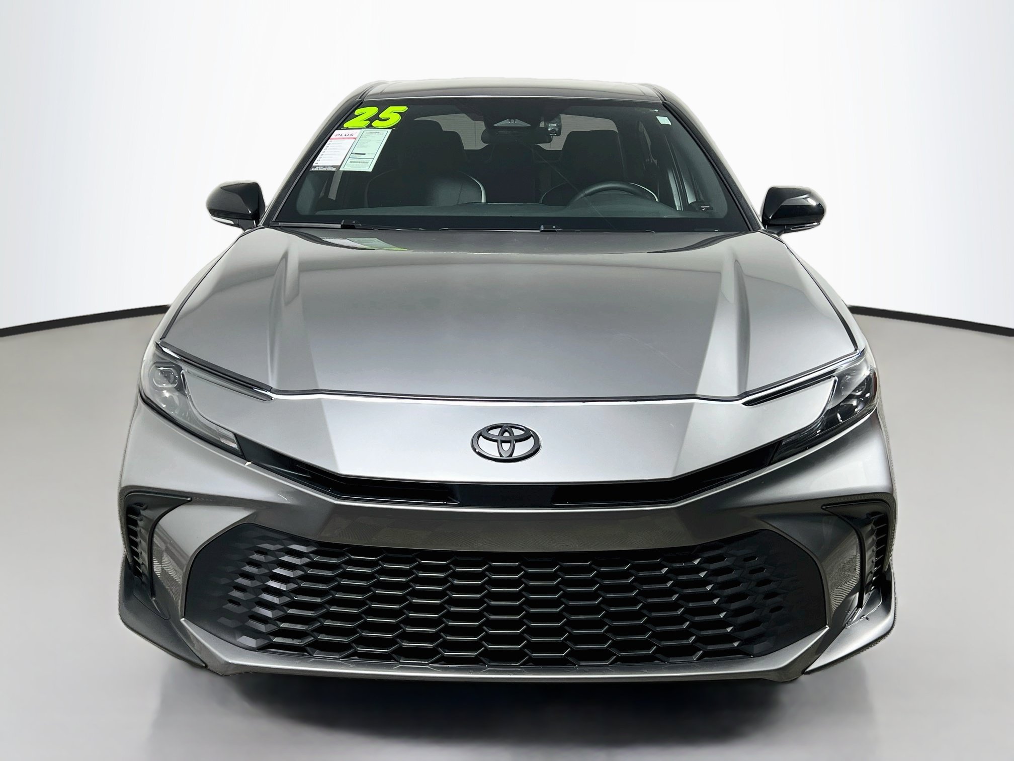 Used 2025 Toyota Camry SE FWD image 11