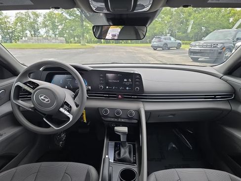 New 2026 Hyundai Elantra SE FWD image 15