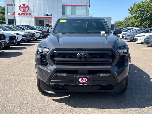 Used 2025 Toyota Tacoma SR5 AWD/4WD image 2