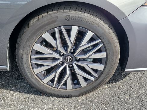 Used 2025 Nissan Altima 2.5 SV FWD image 10