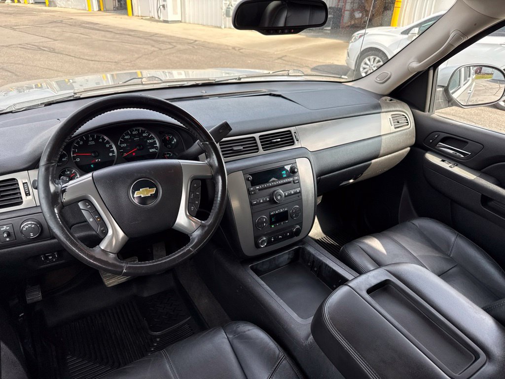 Used 2011 Chevrolet Avalanche LT w/ Luxury Package AWD/4WD image 12
