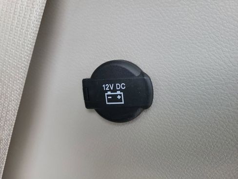 Used 2024 Chrysler Voyager LX FWD image 7