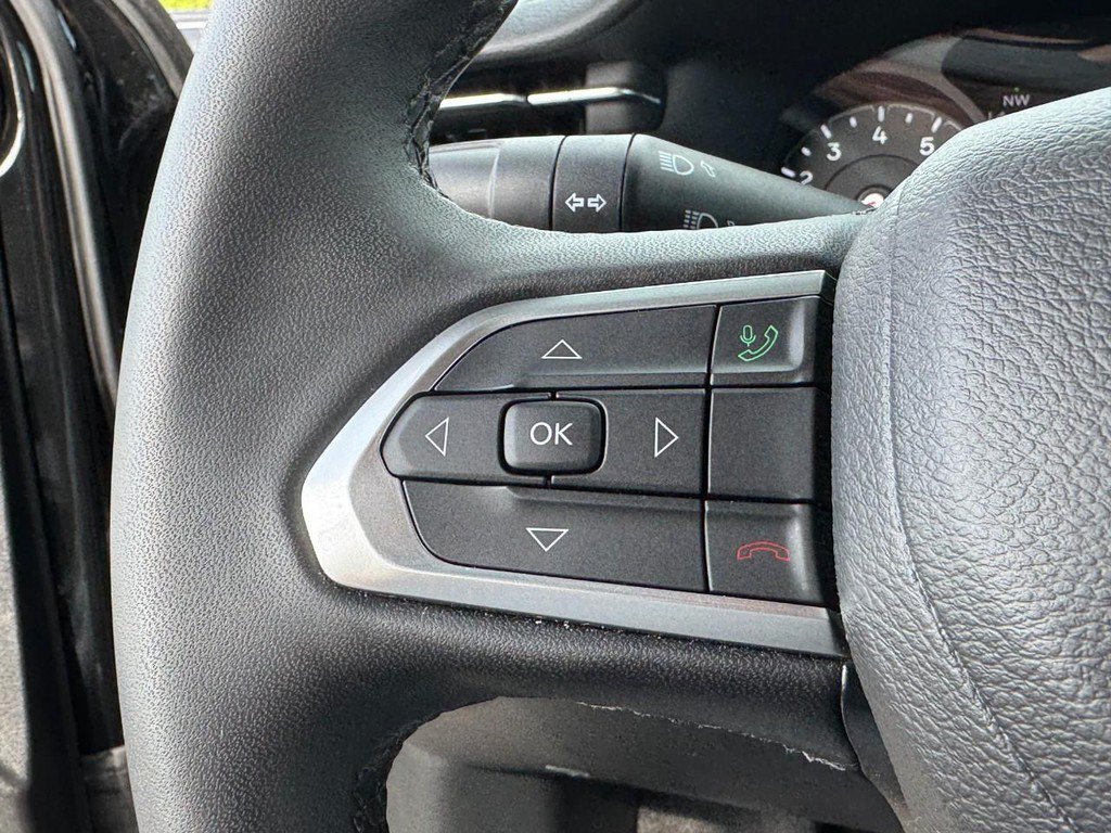 Used 2025 Jeep Compass Latitude w/ Convenience Group AWD/4WD image 16