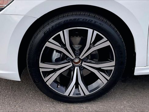 Used 2022 Volkswagen Passat 2.0T SE image 9