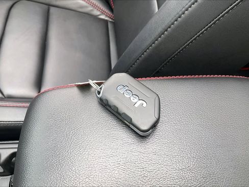 Used 2024 Jeep Wrangler Unlimited Rubicon AWD/4WD image 13