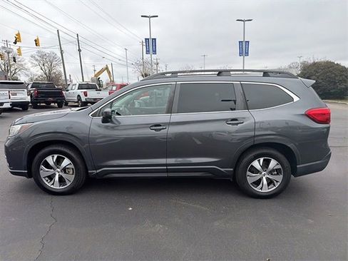 Used 2019 Subaru Ascent Premium image 2