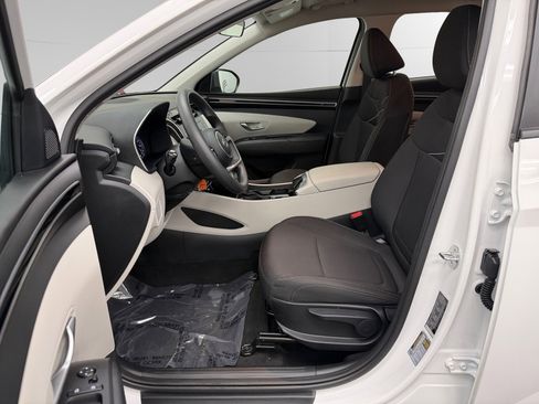 Used 2023 Hyundai Tucson SE image 9