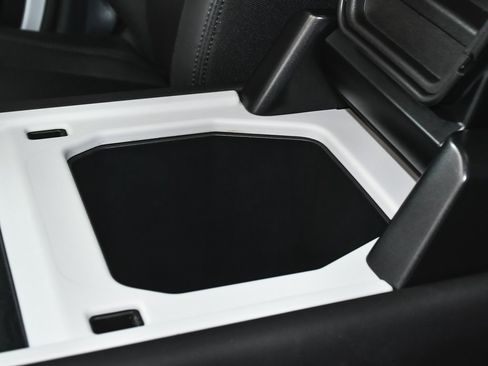 Used 2025 Land Rover Defender 110 S image 42