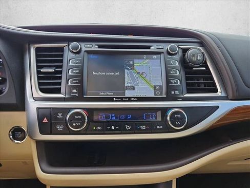 Used 2018 Toyota Highlander Limited Platinum AWD/4WD image 15