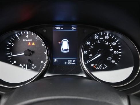 Used 2020 Nissan Rogue SV image 28