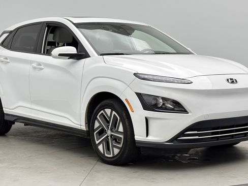 Used 2023 Hyundai Kona SEL image 3