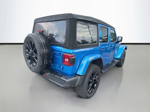 Used 2022 Jeep Wrangler Unlimited Sahara w/ Cold Weather Group AWD/4WD image 8