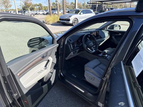 Used 2021 Audi Q5 e Premium Plus w/ Premium Plus Package image 19