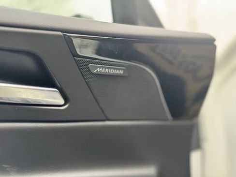 Used 2018 Jaguar XE Premium image 9