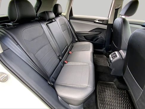 Used 2022 Volkswagen Taos SE FWD image 19