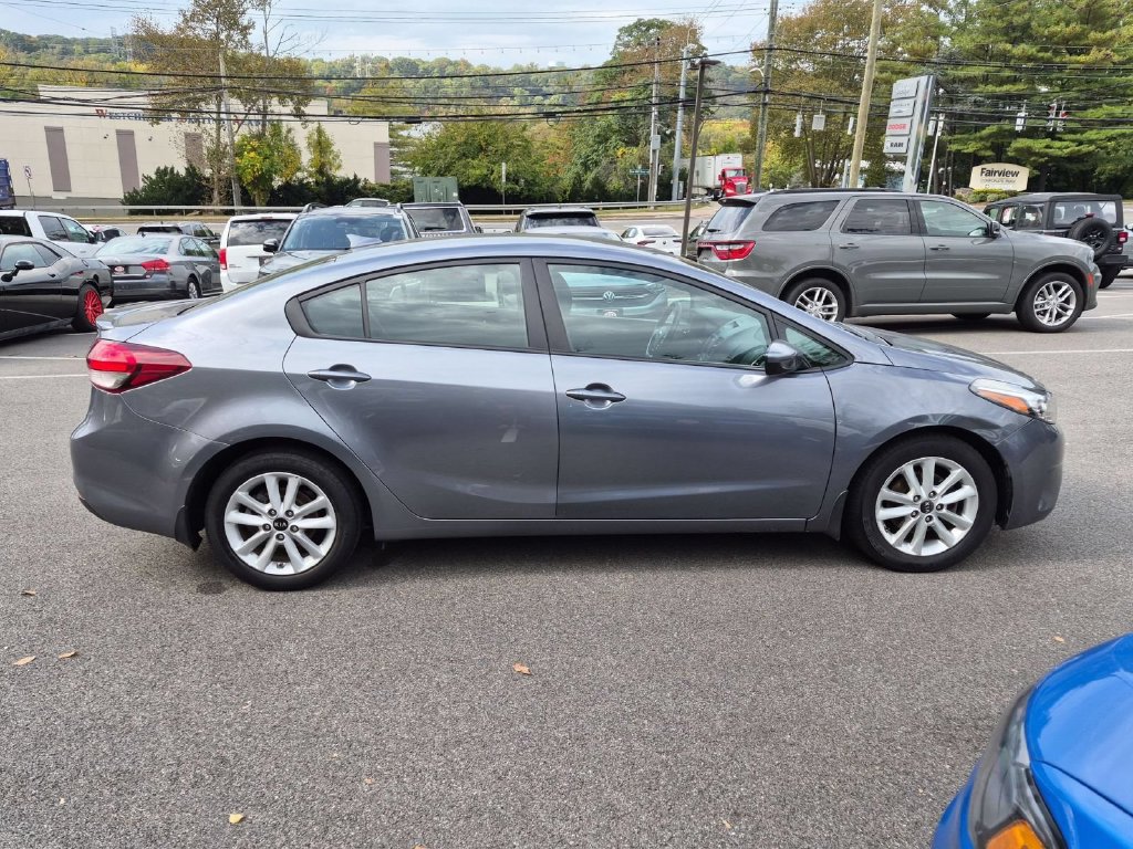 Used 2017 Kia Forte S FWD image 2