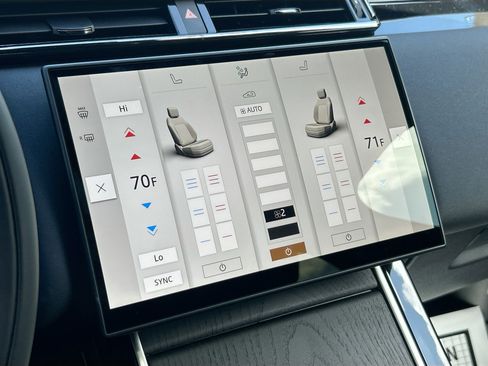 New 2026 Land Rover Range Rover Velar Dynamic SE image 24