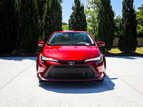 Used 2022 Toyota Corolla LE FWD image 3