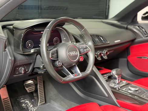 Used 2017 Audi R8 V10 w/ Ceramic Brake Package AWD/4WD image 19