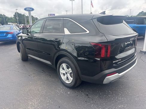 Used 2025 Kia Sorento LX FWD image 5