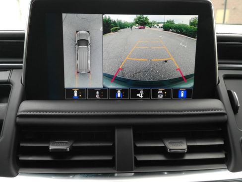 Certified 2023 Chevrolet Suburban Z71 w/ Luxury Package AWD/4WD image 29