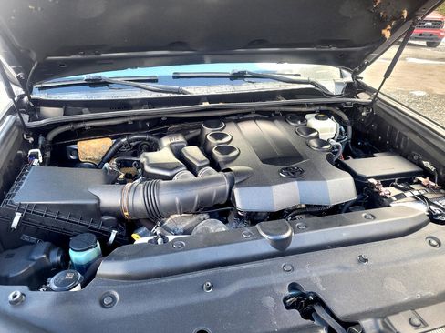 Used 2018 Toyota 4Runner SR5 image 36