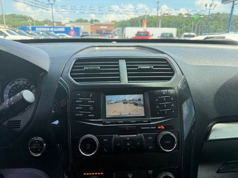 Used 2018 Ford Explorer XLT FWD image 10